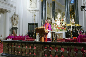 Abschlussvesper der Bischofskonferenz mit Austeilung des Bonifatiussegens (Foto: Karl-Franz Thiede)